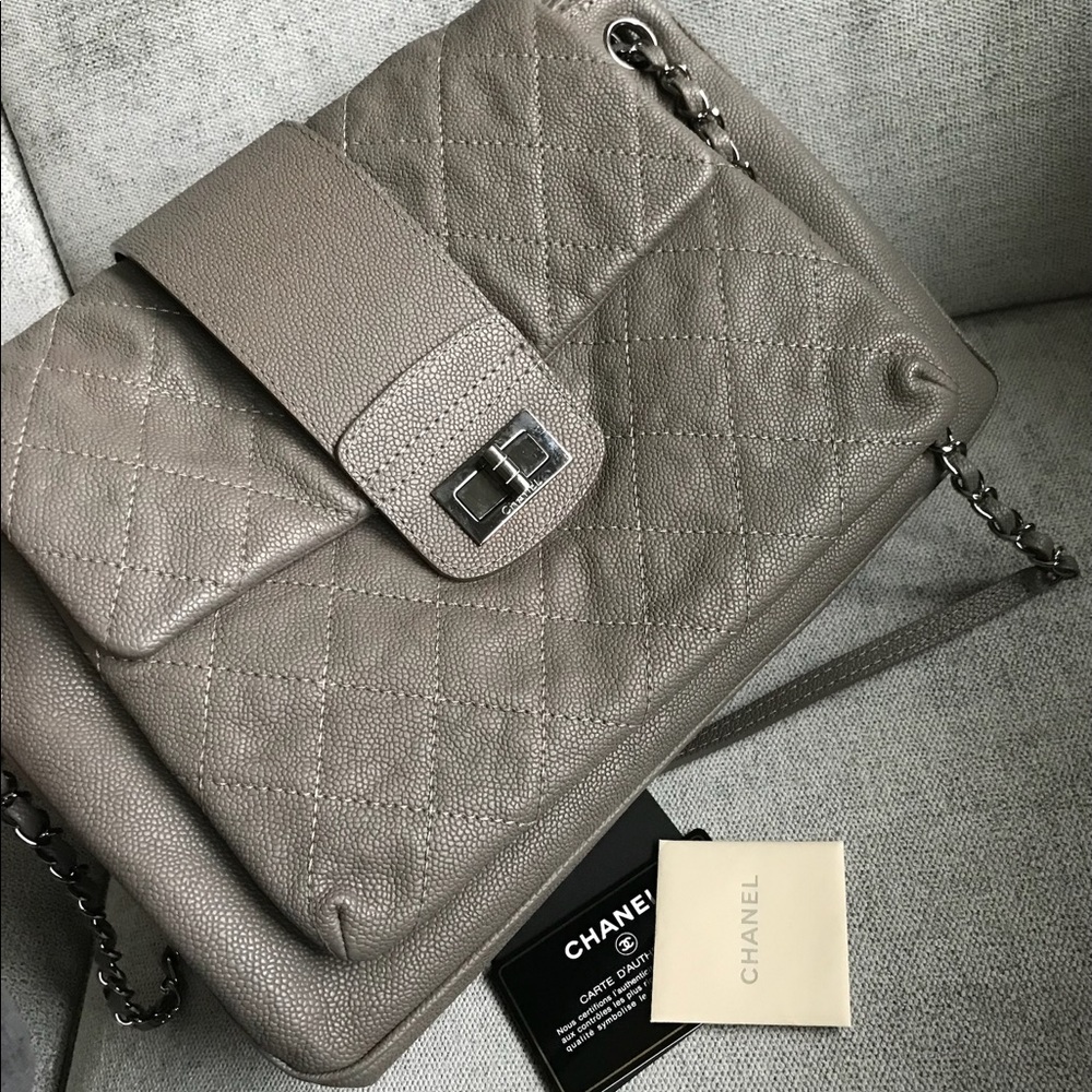 Chanel shoulder bag in grey caviar - Picture 3 of 16